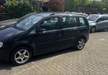 VW Touran 319.000 km 2.100 &euro; Meerbusch 40667