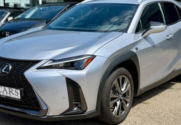 Lexus UX 50.501 km 28.450 &euro; Kamp-Lintfort 47475
