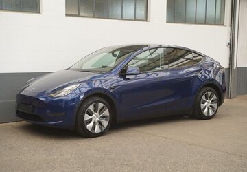 Tesla Model Y 28.382 km 37.750 &euro; Mönchengladbach 41236