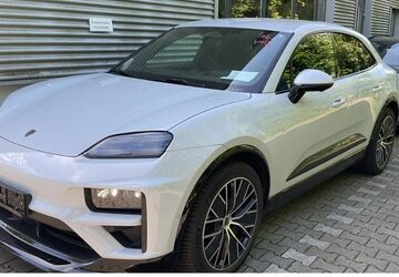 Porsche Macan 7.382 km 94.980 &euro; Hilden 40721