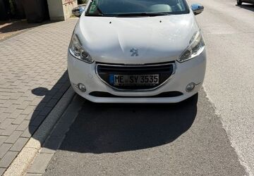 Peugeot 208 194.000 km 4.222 &euro; Velbert 42549
