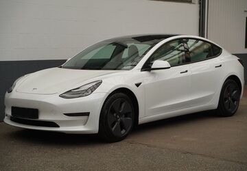 Tesla Model 3 48.594 km 30.950 &euro; Mönchengladbach 41236