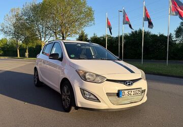 Hyundai i20 82.408 km 7.300 &euro; Düsseldorf 40472