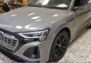 Audi Q8 e-tron 17.040 km 56.950 &euro; Moenchengladbach 41063